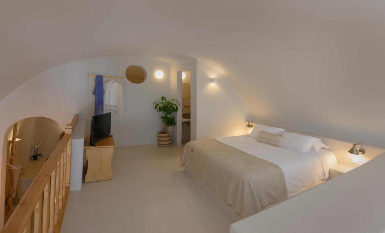 Elements Cave Suites Megalochori  Bagian luar foto